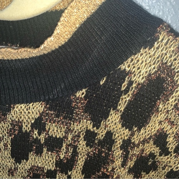 ☀️4/$15 ☀️Nutcracker leopard print metallic knit oversized sweater size large - Picture 4 of 7